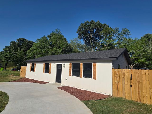 305 Thomas Circle, Lonoke, AR 72086