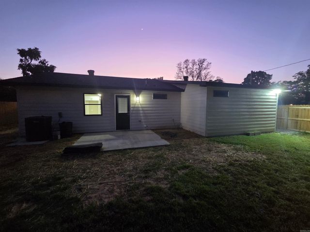 305 Thomas Circle, Lonoke, AR 72086