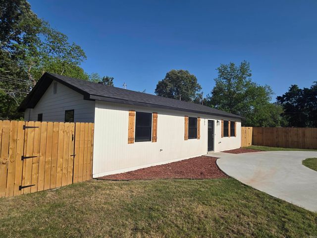 305 Thomas Circle, Lonoke, AR 72086