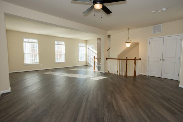7408 BRUNSON CIR, Gainesville, VA 20155