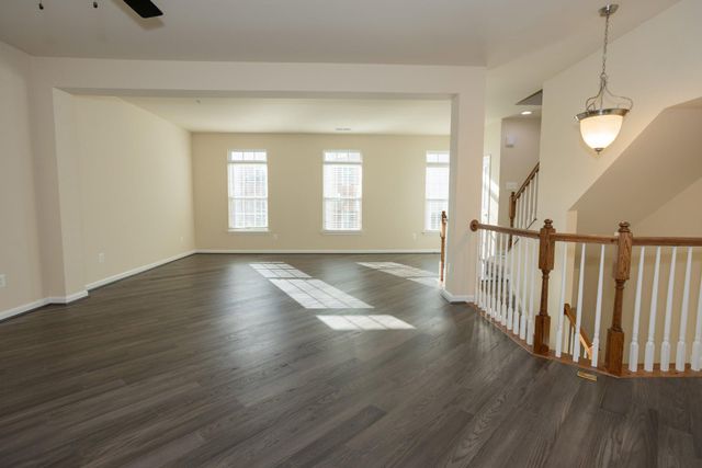 7408 BRUNSON CIR, Gainesville, VA 20155