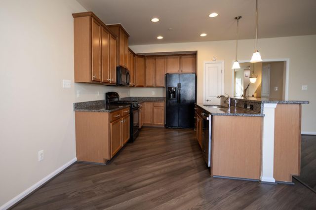 7408 BRUNSON CIR, Gainesville, VA 20155