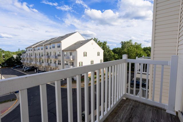 7408 BRUNSON CIR, Gainesville, VA 20155