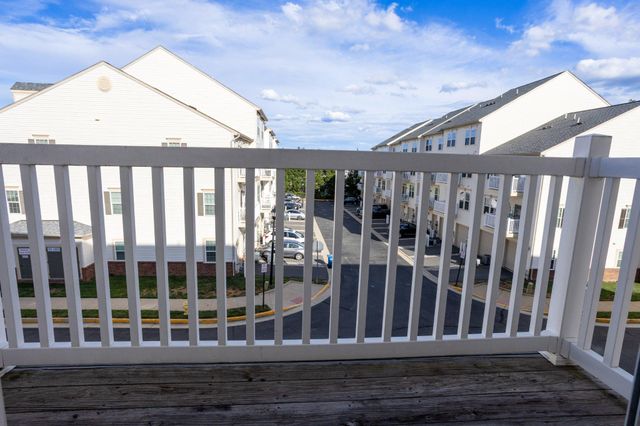 7408 BRUNSON CIR, Gainesville, VA 20155