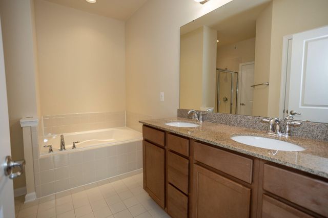 7408 BRUNSON CIR, Gainesville, VA 20155