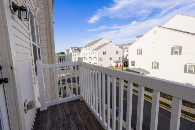 7408 BRUNSON CIR, Gainesville, VA 20155