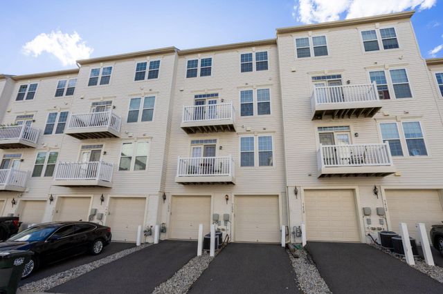 7408 BRUNSON CIR, Gainesville, VA 20155