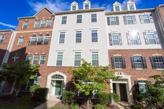 7408 BRUNSON CIR, Gainesville, VA 20155