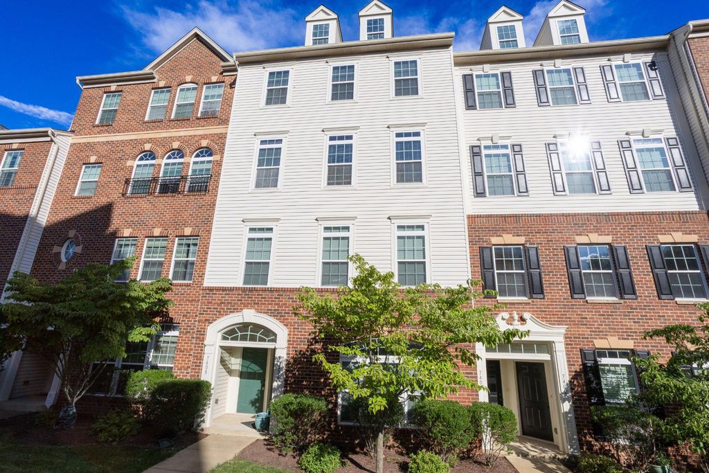 7408 BRUNSON CIR, Gainesville, VA 20155