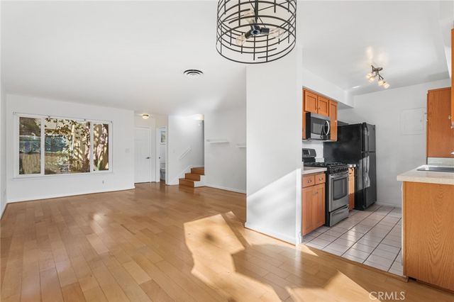 11138 Aqua Vista 43, Studio City, CA 91602