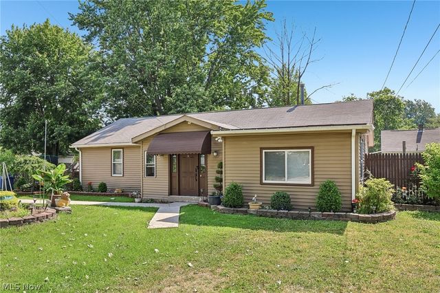 912 Maplewood Avenue, Painesville Twp, OH 44077