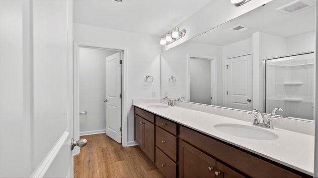 4633 Forest Hills Drive 602, North Charleston, SC 29418