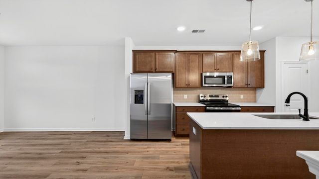 4633 Forest Hills Drive 602, North Charleston, SC 29418