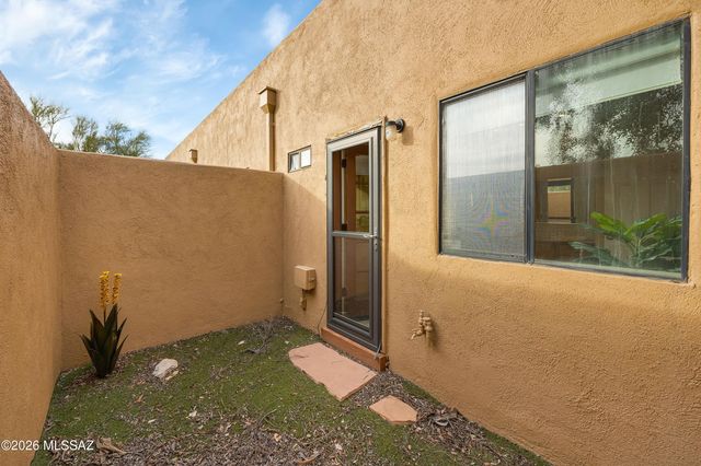 5716 N Camino Arturo, Tucson, AZ 85718