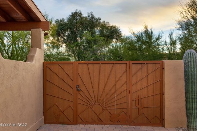 5716 N Camino Arturo, Tucson, AZ 85718