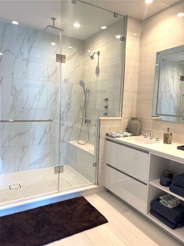 400 CENTRAL AVENUE 2005, St Petersburg, FL 33701