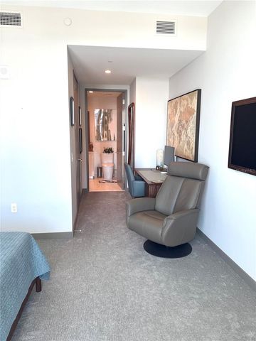 400 CENTRAL AVENUE 2005, St Petersburg, FL 33701