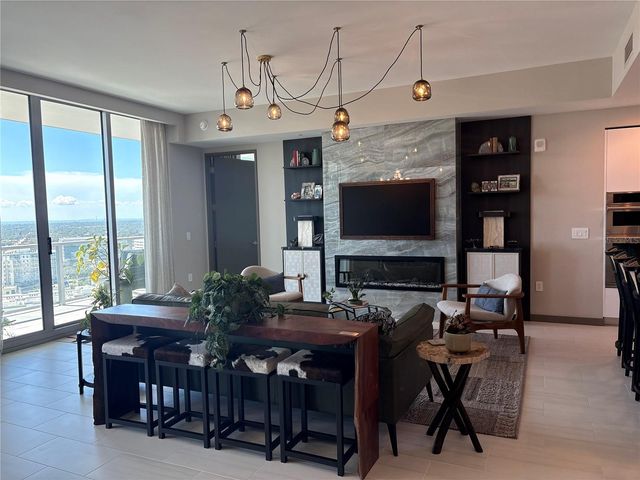 400 CENTRAL AVENUE 2005, St Petersburg, FL 33701