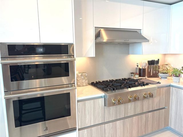 400 CENTRAL AVENUE 2005, St Petersburg, FL 33701