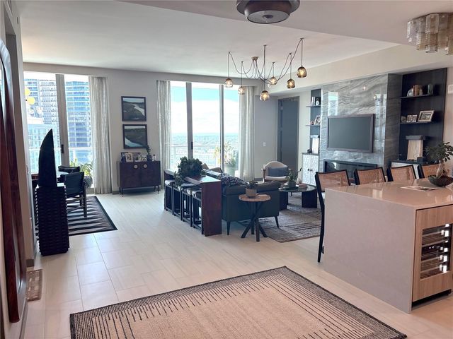 400 CENTRAL AVENUE 2005, St Petersburg, FL 33701