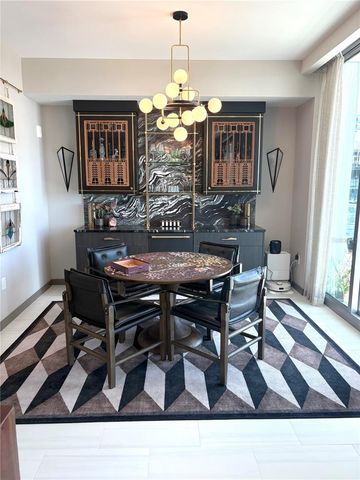 400 CENTRAL AVENUE 2005, St Petersburg, FL 33701