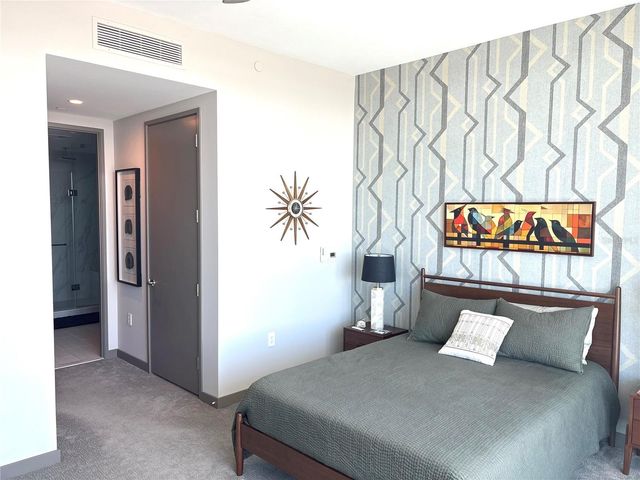 400 CENTRAL AVENUE 2005, St Petersburg, FL 33701