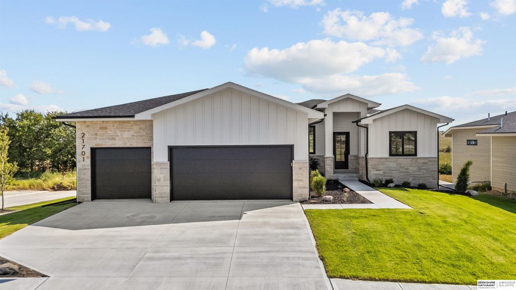 21701 B Street, Elkhorn, NE 68022