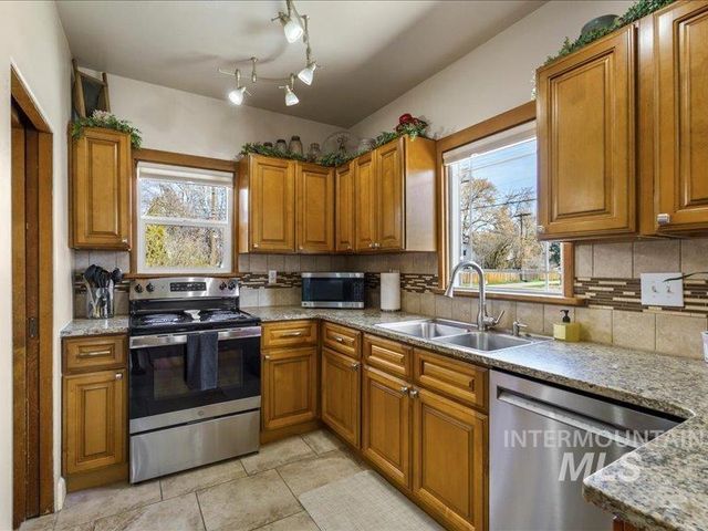 803 N Garden St, Boise, ID 83706