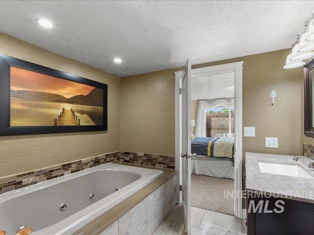 803 N Garden St, Boise, ID 83706