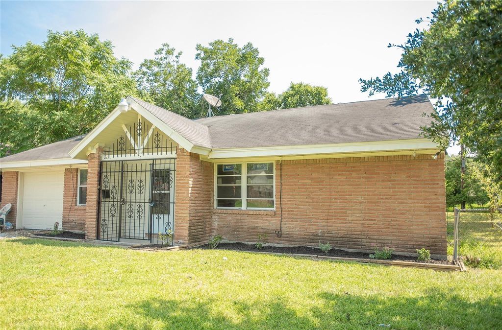 5531 Elm Tree Drive, Houston, TX 77048