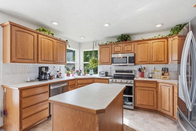 12004 N DAKOTA Ln, Spokane, WA 99218