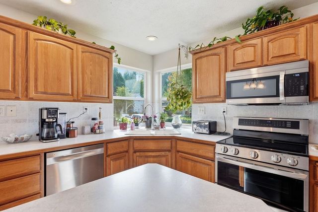 12004 N DAKOTA Ln, Spokane, WA 99218