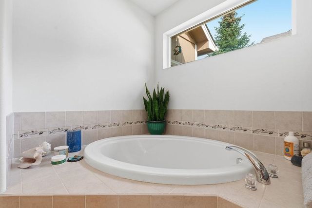 12004 N DAKOTA Ln, Spokane, WA 99218