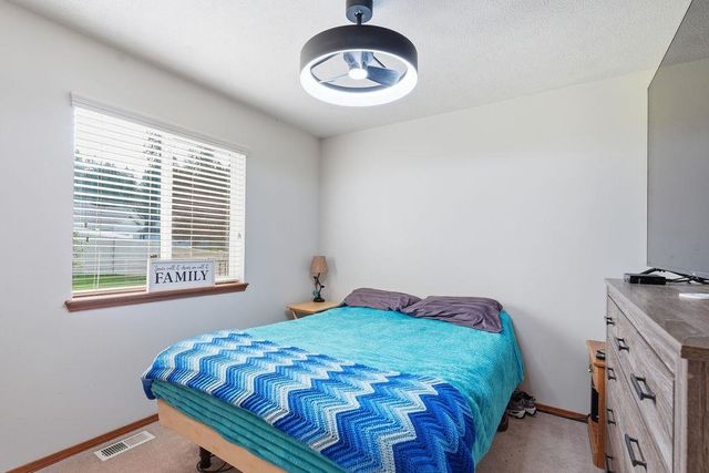12004 N DAKOTA Ln, Spokane, WA 99218
