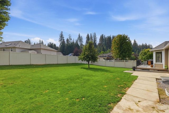 12004 N DAKOTA Ln, Spokane, WA 99218