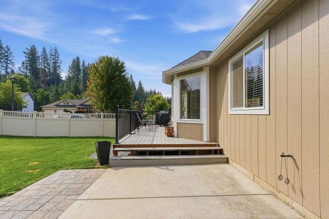 12004 N DAKOTA Ln, Spokane, WA 99218