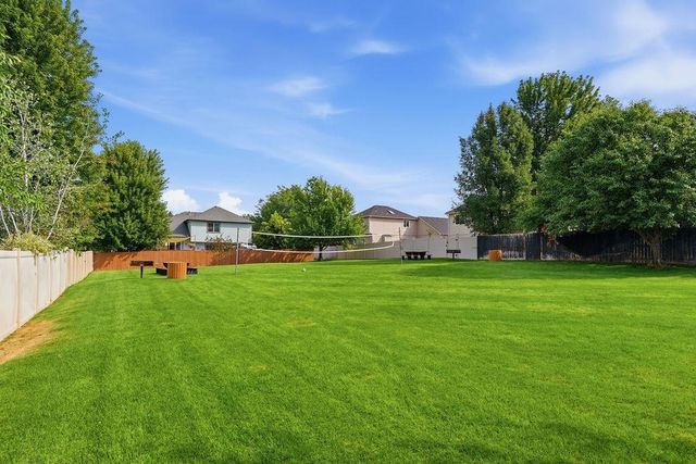 12004 N DAKOTA Ln, Spokane, WA 99218