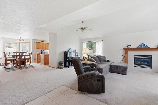 12004 N DAKOTA Ln, Spokane, WA 99218