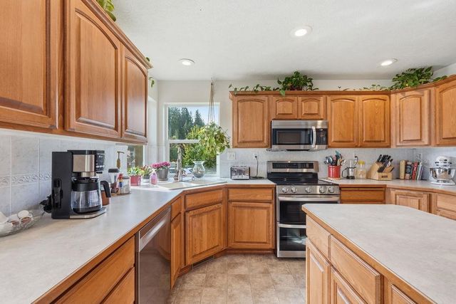 12004 N DAKOTA Ln, Spokane, WA 99218