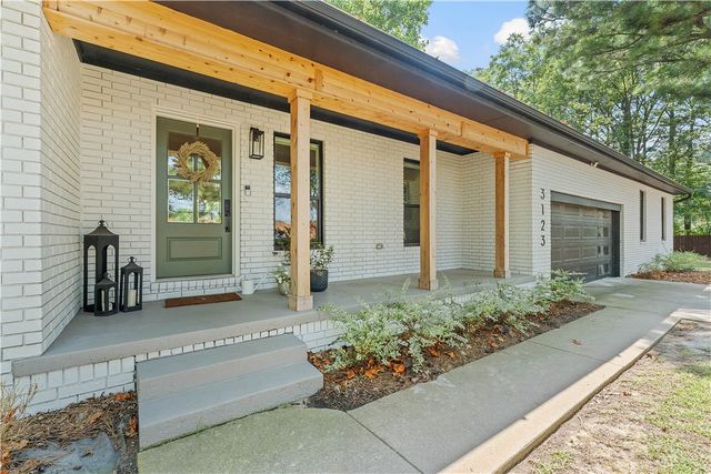 3123 W Howard Nickell Road, Fayetteville, AR 72704