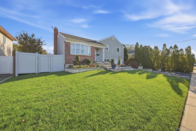 2624 Flower Street, Westbury, NY 11590