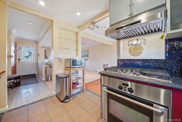 2624 Flower Street, Westbury, NY 11590