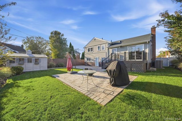 2624 Flower Street, Westbury, NY 11590