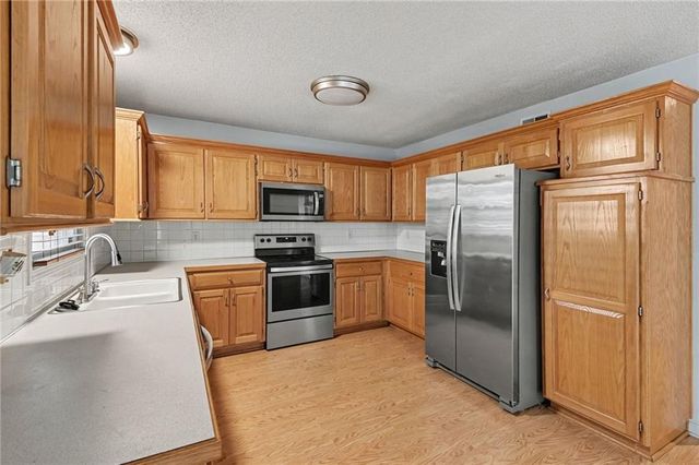 7423 N Wallace Avenue, Kansas City, MO 64158