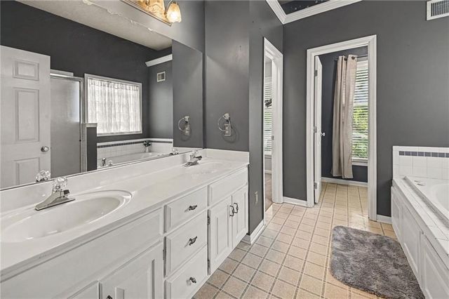 7423 N Wallace Avenue, Kansas City, MO 64158