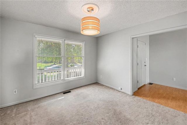7423 N Wallace Avenue, Kansas City, MO 64158