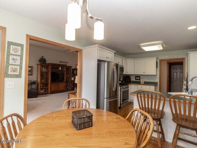 532 Georgetown Drive, Oregon, OH 43616