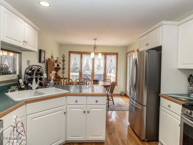 532 Georgetown Drive, Oregon, OH 43616