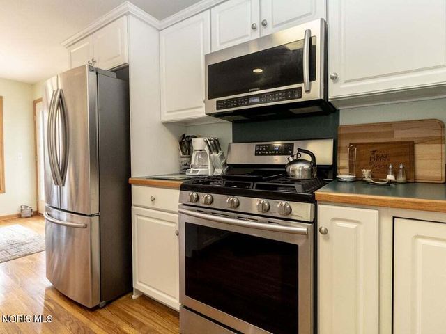 532 Georgetown Drive, Oregon, OH 43616