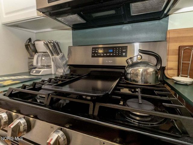 532 Georgetown Drive, Oregon, OH 43616